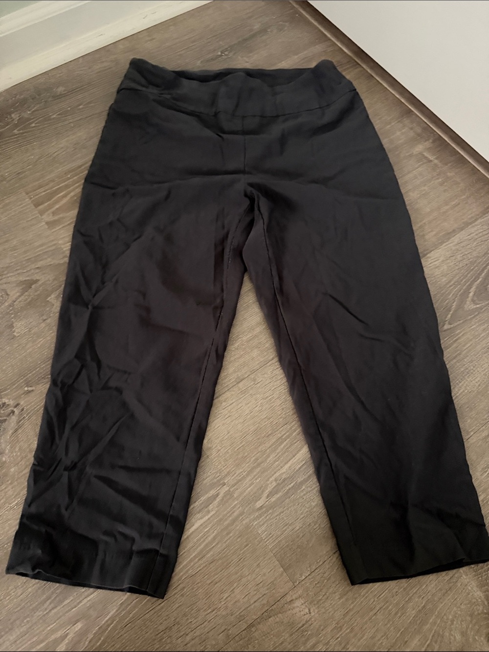 new directions Black Pull-On Wide-Leg Capris
